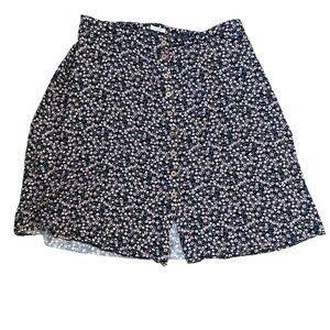 Maurices XL floral button down skirt size 18. Flowers on black background.